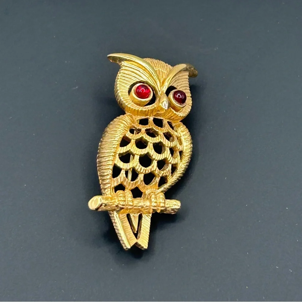 Flawless Owl Brooch Brushed Gold Tone with Red Stone Eyes
